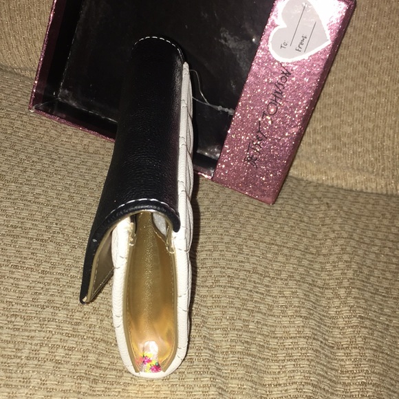 ♣️NWT Betsey Johnson Faux Leather Wallet - Picture 5 of 8